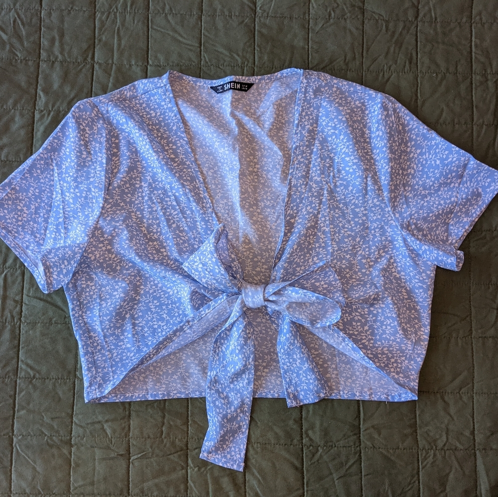 Plunging Self-Tie Ditsy Crop Top - Shein Medium